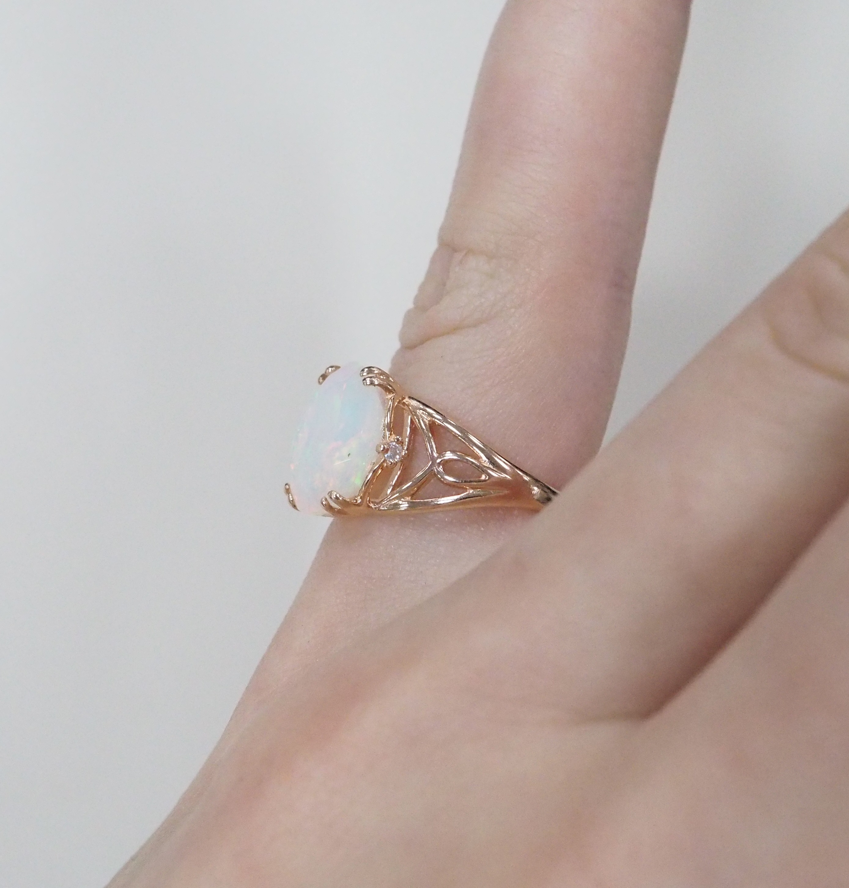 Серебряное кольцо с опалом